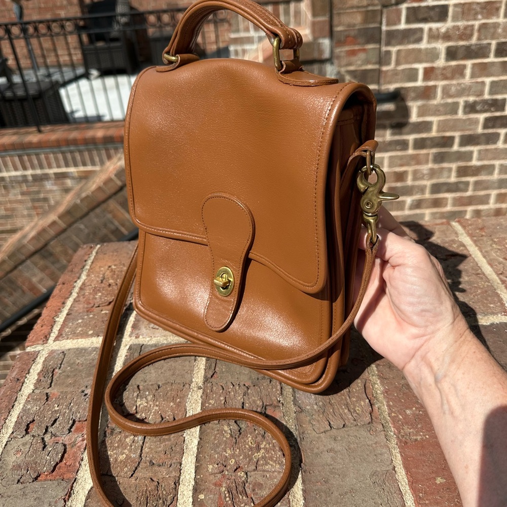 Coach vintage, pristine, most popular bag ever, Messenger bag. Gorgeous - Picture 9 of 9